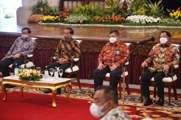 Menurut Presiden, anggaran pemerintah, baik APBN maupun APBD yang telah dikumpulkan dari pembayaran pajak dan PNBP seharusnya dapat dialokasikan untuk belanja produk dalam negeri yang menghasilkan nilai tambah serta meningkatkan pertumbuhan ekonomi.