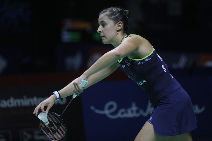 Pebulu tangkis tunggal putri Spanyol Carolina Marin bertanding melawan tunggal putri Denmark Julie Dawall Jakobsen pada babak 32 besar Indonesia Open 2022 di Istora Senayan, Jakarta, Selasa, 14 Juni 2022.