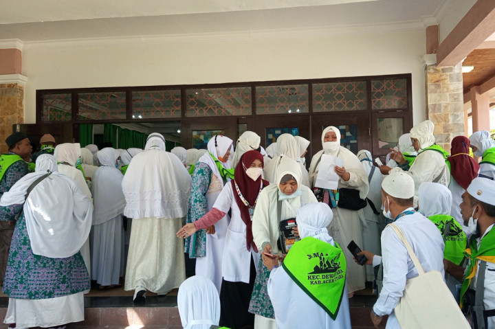  Jemaah calon haji Aceh 2022 kloter 1 yang berjumlah 393 orang mulai masuk asrama haji Banda Aceh, Selasa, 14 Juni 2022.