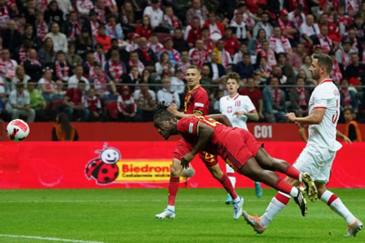 Ketika pertandingan memasuki menit ke-16, Belgia mampu mengubah skor menjadi 1-0 ketika sundulan Michy Batshuayi membobol gawang dari Wojciech Szczesny setelah menerima umpan silang terukur dari Tielemans.