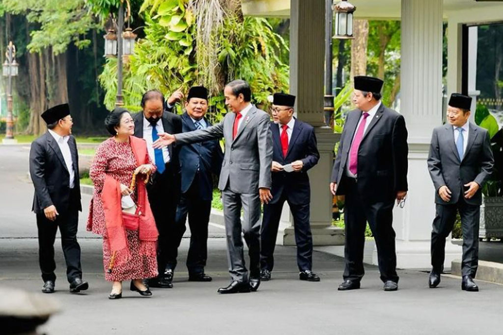 Presiden Joko Widodo mengundang para ketua umum partai politik (ketum parpol) koalisi pemerintahan untuk makan siang bersama sebelum mengumumkan perombakan kabinet di Istana Negara Jakarta, Rabu, 15 Juni 2022.