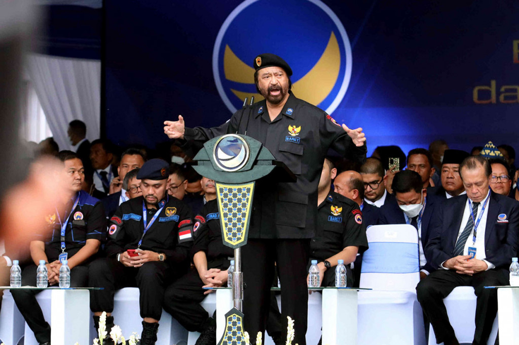 Ketua Umum DPP Partai NasDem Surya Paloh mengingatkan agar seluruh kadernya tidak terjebak polarisasi yang ada di masyarakat.