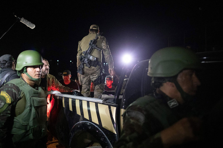 Kedua jenazah tersebut teridentifikasi setelah tersangka pembunuhan, Amarildo da Costa de Oliveira, alias 'Pelado', menunjukkan di mana mereka disembunyikan.