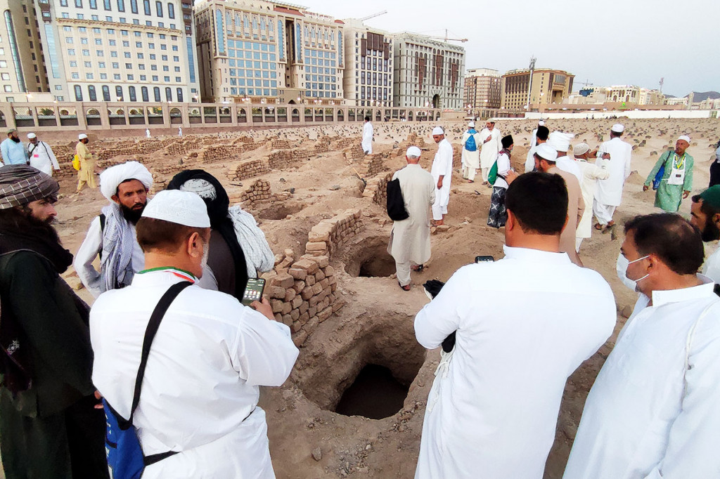 Jannatul-Baqi berarti Taman Surga, juga dikenal dengan nama Baqi al-Gharqad. Baqi berarti tanah di mana akar pohon yang berbeda ditanam dan al-Garqhad adalah nama dari sebuah pohon berduri (Boxthorn) yang berlimpah di Baqi. Pohon ini berjenis Lycium shawii (Bahasa Arab: Alaosaj) spesies dari Boxthorn.