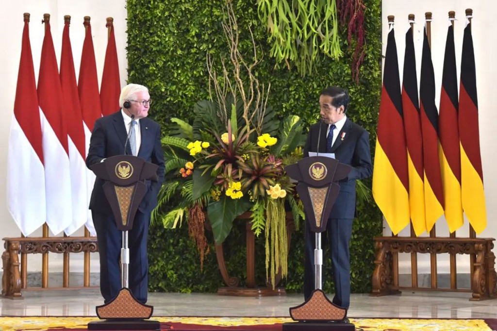 Presiden Jokowi secara tegas menyampaikan kembali posisi konsisten Indonesia mengenai pentingnya penghormatan terhadap kedaulatan dan integritas wilayah. Untuk itu Indonesia menekankan prinsip-prinsip dan hukum internasional harus dipatuhi secara konsisten.