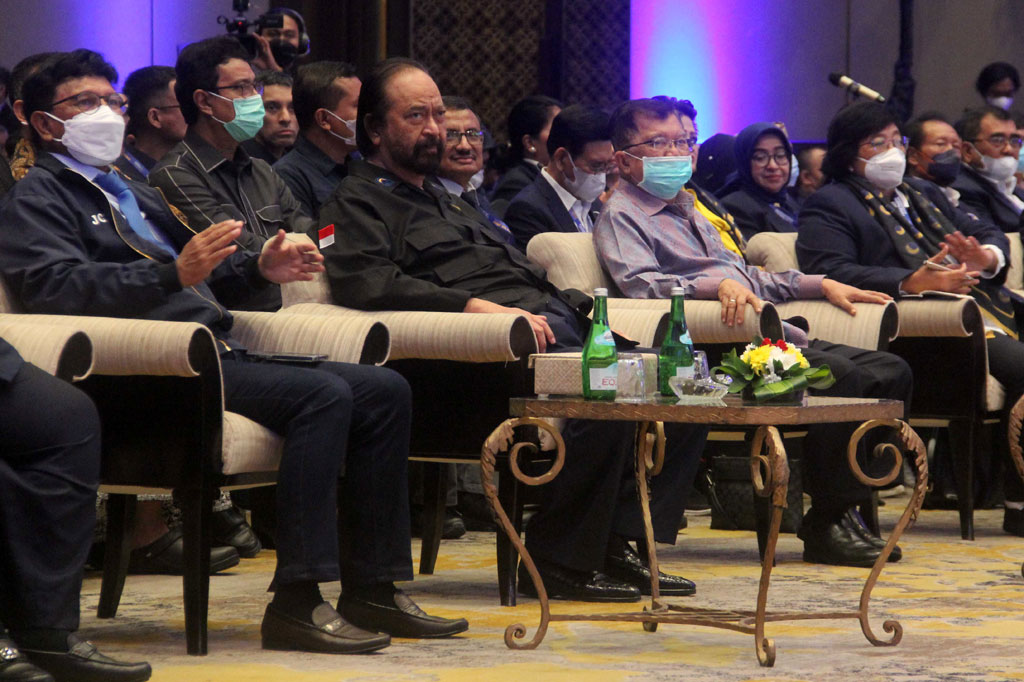 Selain itu, ambang batas parlemen atau parliamentary thershold yang tinggi juga menjadi faktor. 