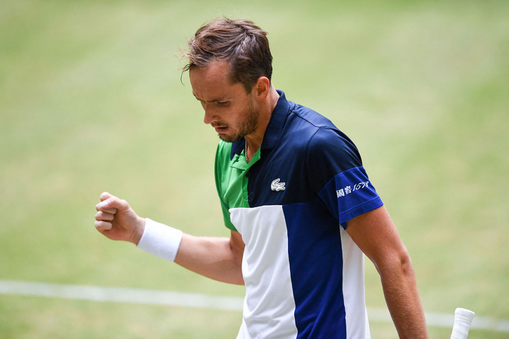 Petenis Rusia tersebut mengalahkan Ilya Ivashka dengan skor 7-6(7/4) 6-3. Ini merupakan kemenangan kedua Medvedev atas peringkat ke-42 itu setelah sebelumnya di perempat final Hertogenbosch pekan lalu.