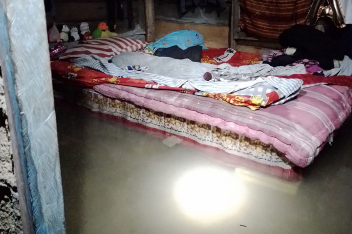 Ia memastikan saat ini air sudah surut. Kendati demikian pihaknya menghimbau masyarakat yang berada di pesisir  tetap waspada.