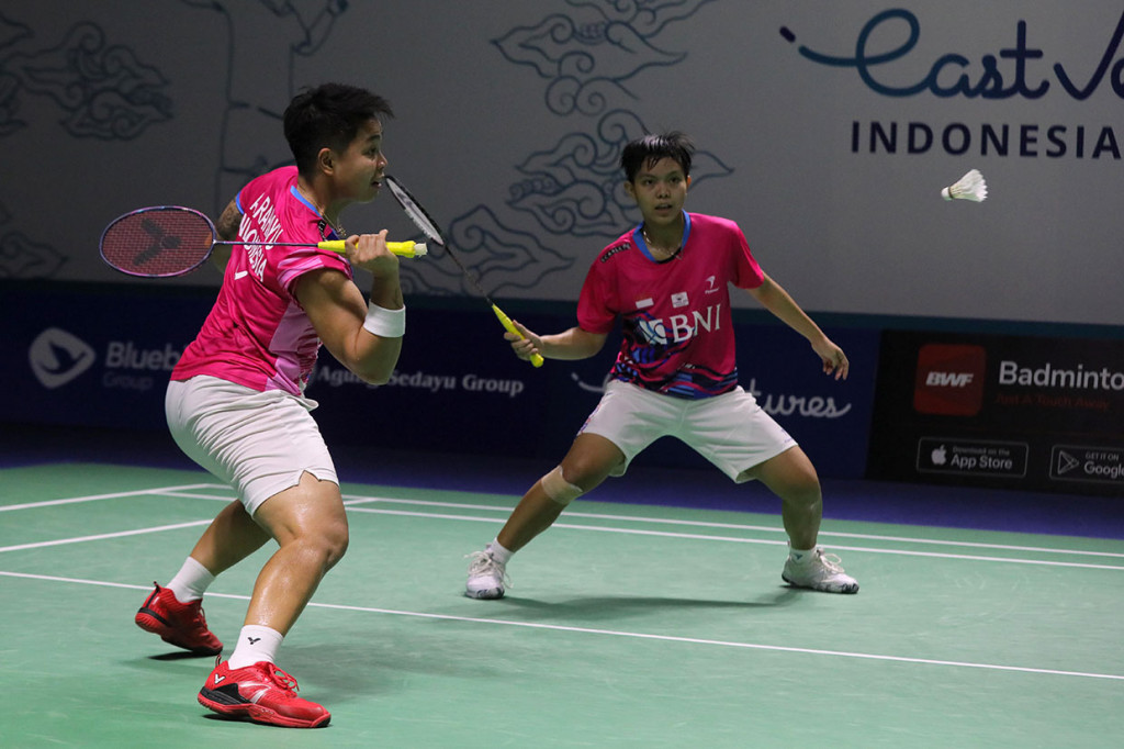 Apriyani Rahayu/Siti Fadia Silva Ramadhanti gagal maju ke semifinal Indonesia Open 2022 setelah dikalahkan oleh unggulan kedua dari Korea Selatan Lee So Hee/Shin Seung Chan.