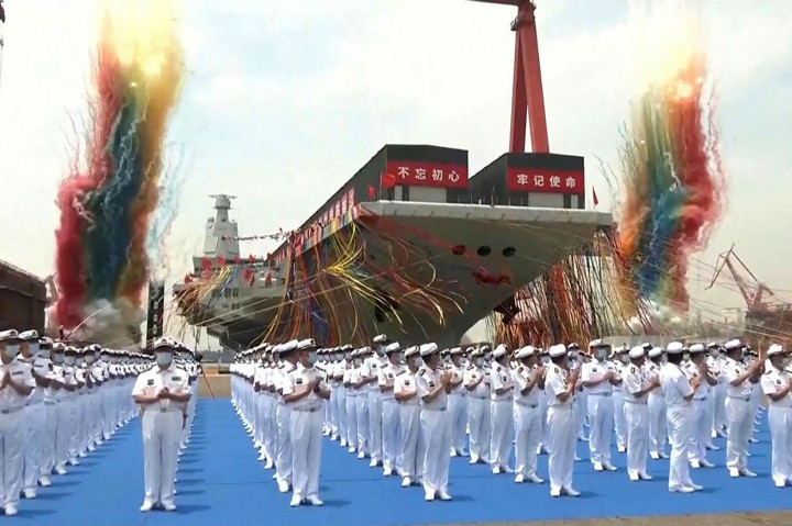 Tiongkok pada hari Jumat, 17 Juni 2022, meluncurkan kapal induk ketiganya yang dirancang dan dibangun di dalam negeri. 