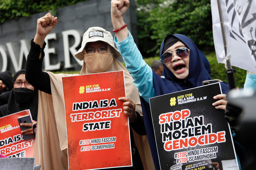Demonstrasi dari massa Aksi 1706 ini menyampaikan ketidaksetujuan mereka usai juru bicara Partai Bharatiya Janata dari India, Nupur Sharma dianggap menghina Nabi Muhammad SAW.