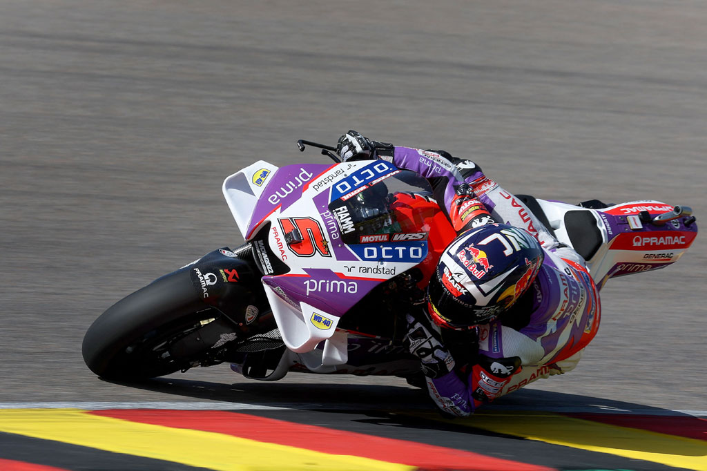 Johann Zarco dari tim Pramac Ducati melengkapi posisi baris terdepan setelah finis P3 dengan margin 0,099 detik.