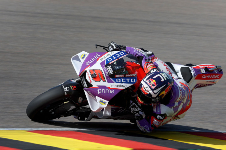 Johann Zarco dari tim Pramac Ducati melengkapi posisi baris terdepan setelah finis P3 dengan margin 0,099 detik.