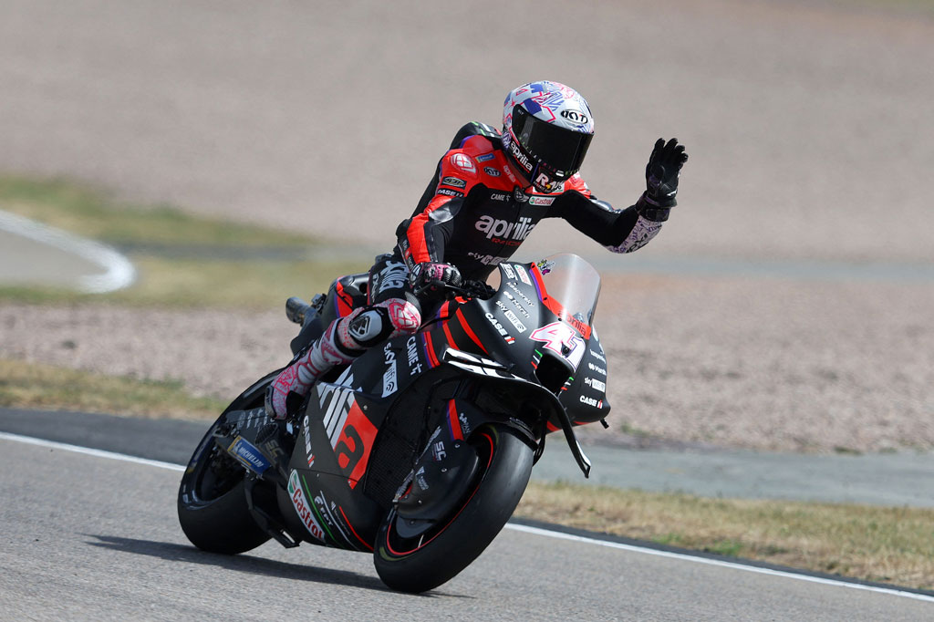 Aleix Espargaro menempatkan motor Aprilia RS-GP di P4, ditemani dua Ducati milik rookie Fabio di Giannantonio (Gresini) dan Jack Miller (Ducati Lenovo) di baris kedua.