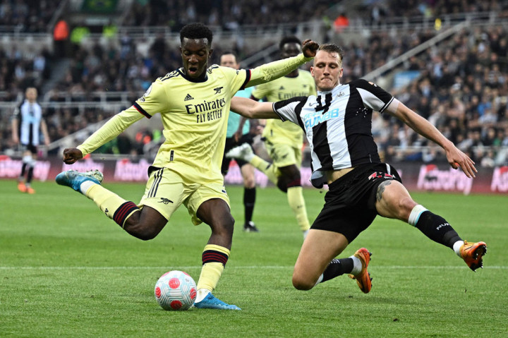 Musim lalu, Nketiah mencatatkan lima gol di Liga Premier Inggris dan mulai merebut kepercayaan Arteta dengan kesempatan delapan kali turun sebagai pancamula.