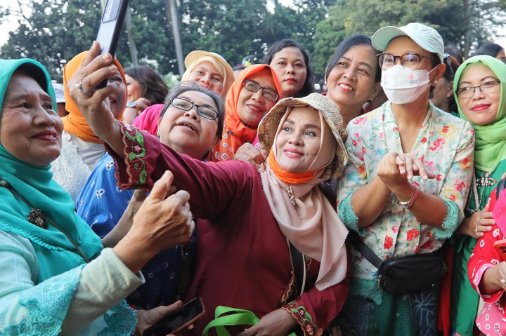 Turut hadir Menteri Luar Negeri RI, Retno Marsudi. Retno menyebut ada 3 ribu peserta yang mendaftarkan diri untuk ikut kegiatan tersebut.
