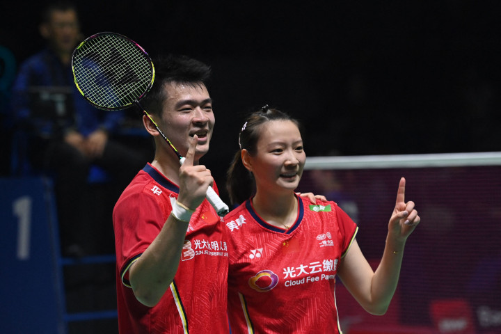 Bertanding di Istora Senayan, Jakarta, Minggu, 19 Juni 2022, siang WIB, Zheng/Huang menang dengan skor 21-14, 21-16 atas Yuta/Arisa.