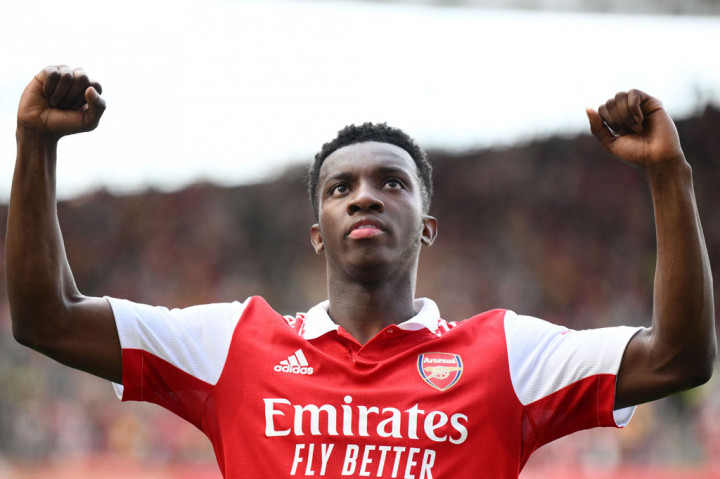 Penyerang muda Arsenal Eddie Nketiah bakal mewarisi nomor punggung 14 yang ikonik, setelah ia menyepakati perpanjangan kontrak jangka panjang dengan klub Inggris tersebut.