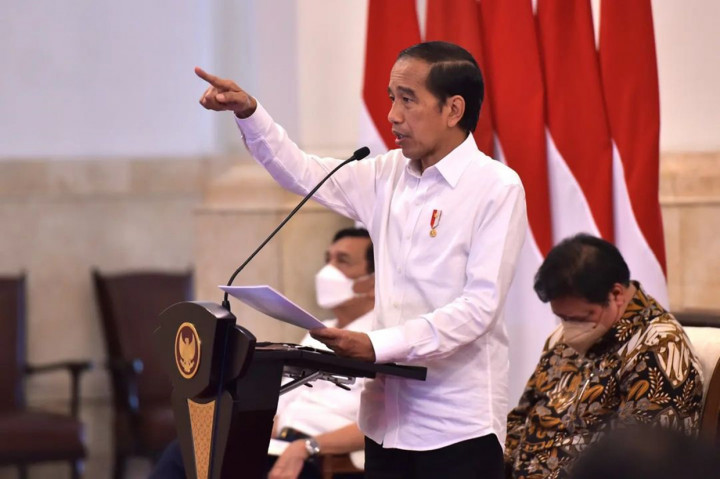 Presiden Joko Widodo meminta para menteri sungguh-sungguh dalam menanggulangi penyakit mulut dan kuku (PMK) yang menyerang hewan ternak.