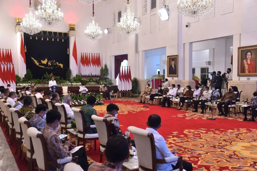 Ia mengatakan, penanganan PMK ini dapat dilakukan dengan mencontoh penanganan pandemi Covid-19. Karena itu, upaya tersebut diminta agar segera dilakukan di lapangan.