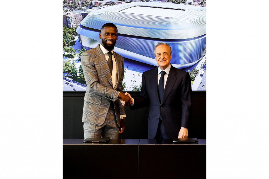 Antonio Ruediger secara resmi diperkenalkan sebagai rekrutan anyar Real Madrid di Valdebebas, Senin, 20 Juni 2022, malam WIB.