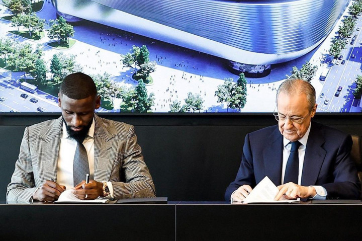 Pemain berpaspor Jerman ini merapat ke Los Blancos dengan status free transfer usai kontraknya habis dengan Chelsea. Ruediger diikat kontrak selama empat tahun oleh Madrid hingga 2024.