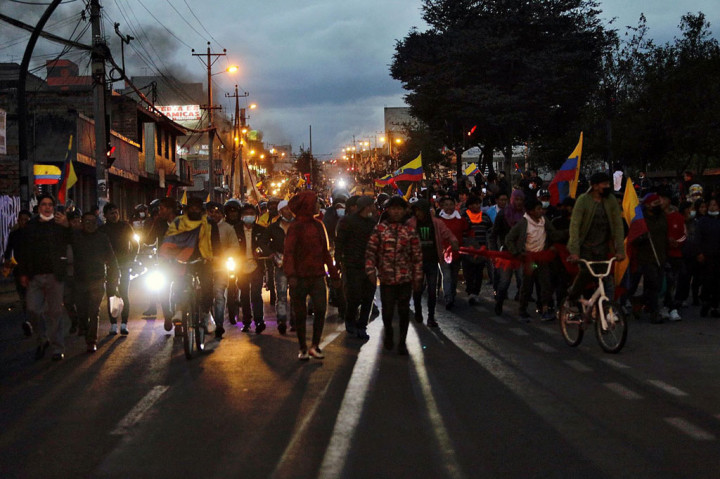 Ribuan penduduk asli Ekuador memenuhi jalan-jalan di ibu kota Quito pada Senin, 20 Juni 2022 waktu setempat, mendesak Presiden Guillermo Lasso memenuhi tuntutan mereka soal bantuan ekonomi dan sosial.