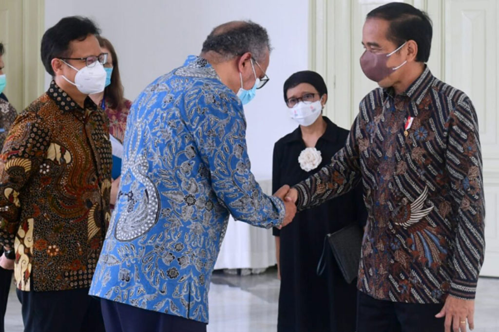 Presiden Joko Widodo menerima kunjungan kehormatan Direktur Jenderal Organisasi Kesehatan Dunia (WHO) Tedros Adhanom Ghebreyesus di Istana Merdeka, Jakarta, pada Selasa, 21 Juni 2022.