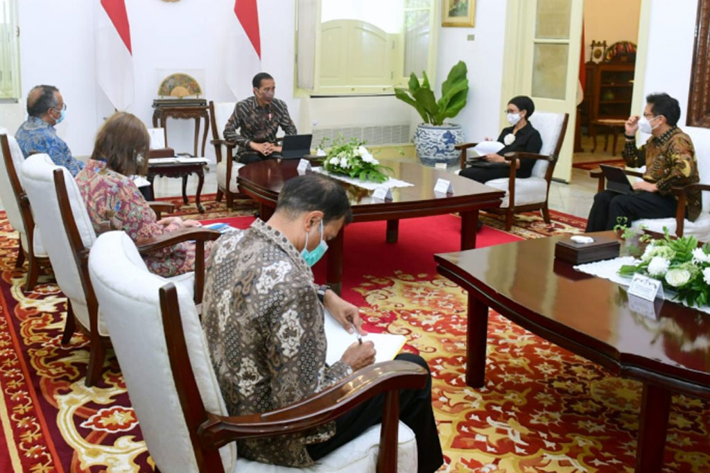Dirjen WHO juga menyampaikan pihaknya masih terus melakukan pemantauan atas perkembangan situasi covid-19, meskipun secara angka kasus di dunia sudah mulai relatif mendatar.