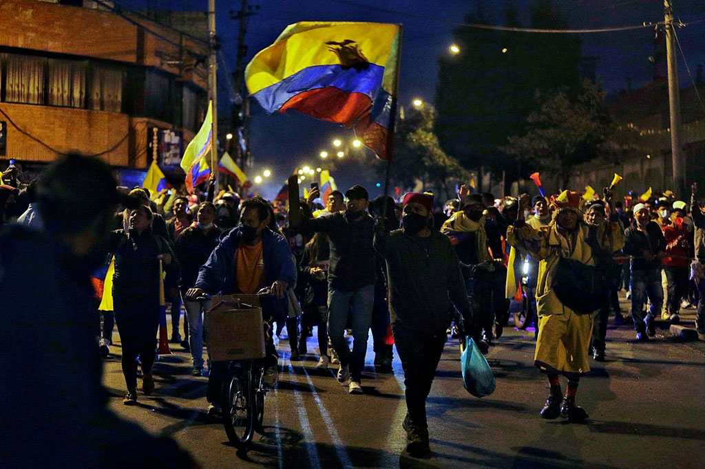 Ribuan penduduk asli Ekuador memenuhi jalan-jalan di ibu kota Quito pada Senin, 20 Juni 2022 waktu setempat, mendesak Presiden Guillermo Lasso memenuhi tuntutan mereka soal bantuan ekonomi dan sosial.