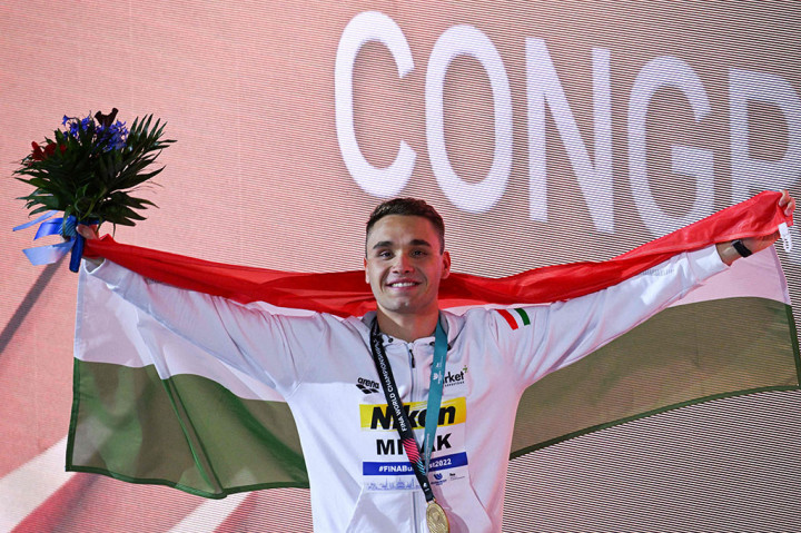 Juara Olimpiade Milak mematahkan rekor yang ia torehkan pada kejuaraan dunia 2019 di Gwangju dengan 0,39 detik lebih cepat dan ia finis 3,03 detik di depan perenang Prancis Leon Marchand yang berhak atas medali perak.