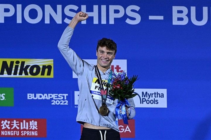 Sementara itu Bobby Finke dari Amerika Serikat memenangi gaya bebas putra 800m, di depan wakil Jerman Florian Wellbrock dan perenang Ukraina Mykhalio Romanchuk.