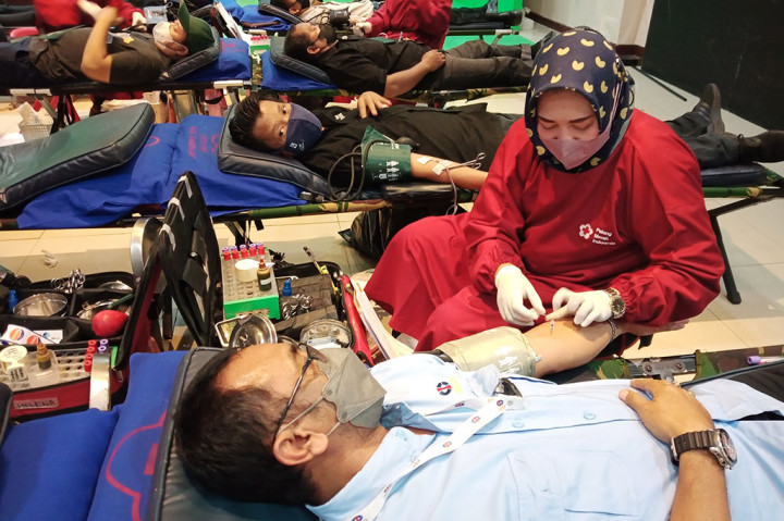 Kegiatan yang rutin dan diikuti oleh keluarga besar Media Group tersebut bertujuan agar tubuh pendonor darah bisa menjadi lebih sehat dan dapat membantu sesama manusia.