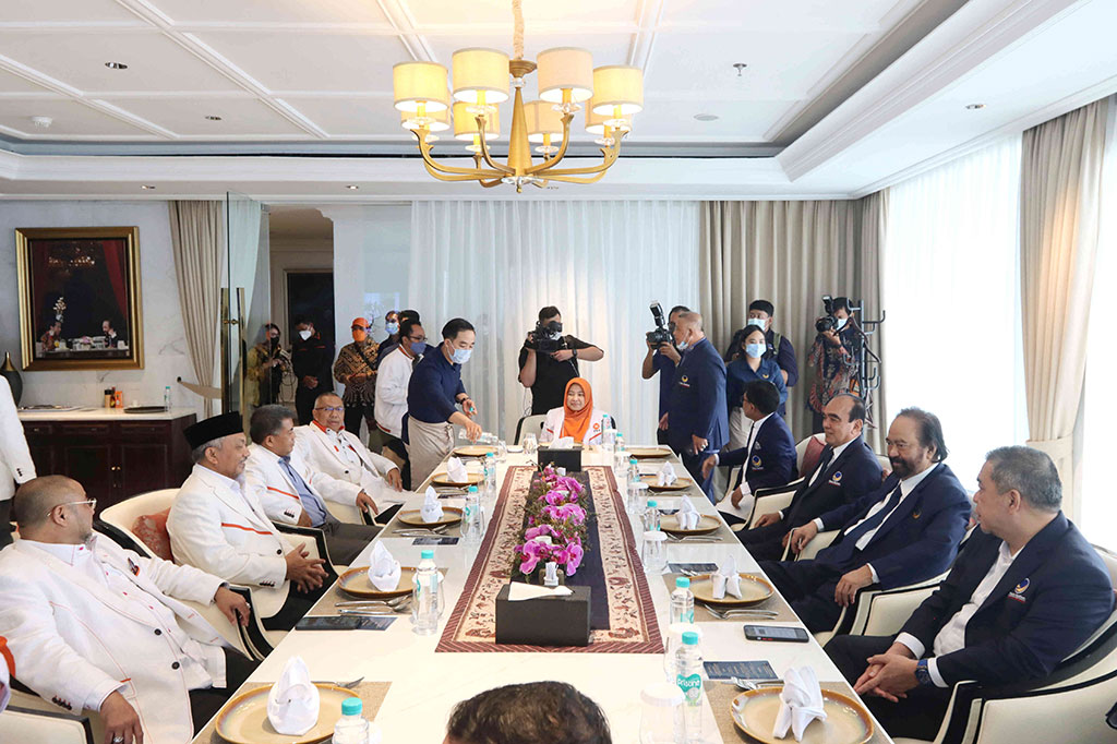 Terkait koalisi, Willy menyebut kemungkinan itu cukup terbuka bagi kedua belah pihak. Apalagi, saat ini NasDem dan PKS berada di luar partai yang memiliki kecukupan syarat untuk mengusung calon presiden sendiri.