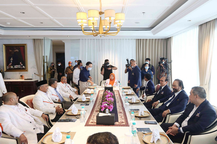 Terkait koalisi, Willy menyebut kemungkinan itu cukup terbuka bagi kedua belah pihak. Apalagi, saat ini NasDem dan PKS berada di luar partai yang memiliki kecukupan syarat untuk mengusung calon presiden sendiri.