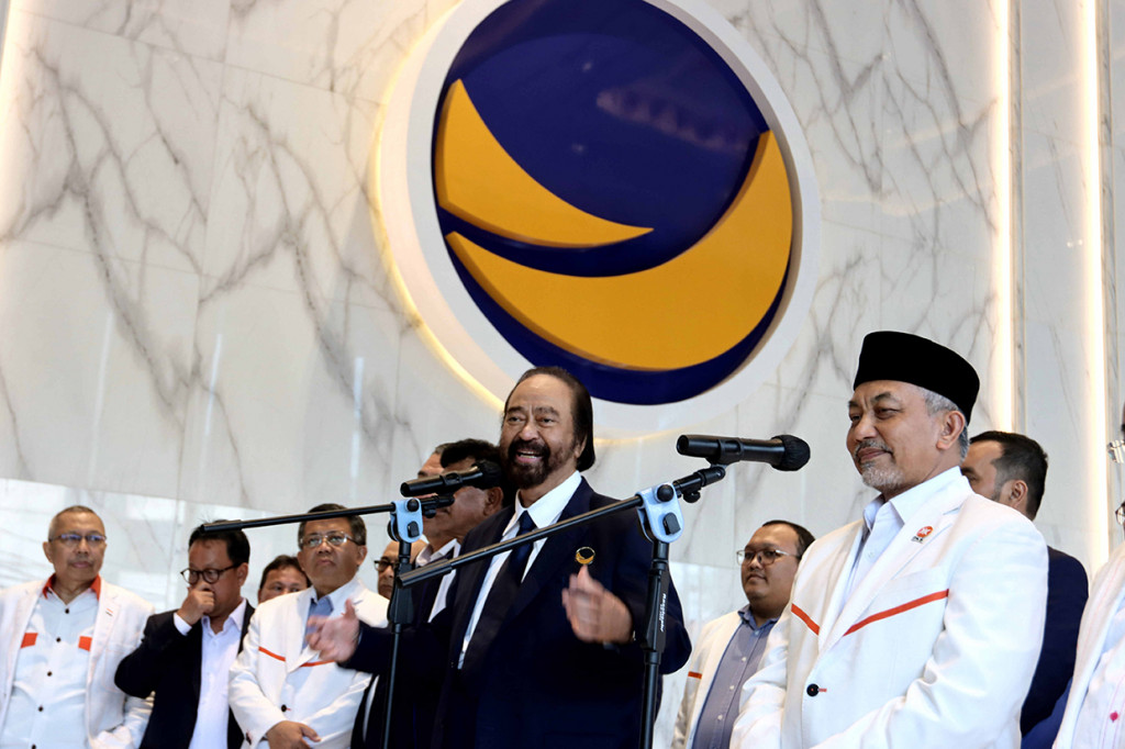 Partai NasDem dan Partai Keadilan Sejahtera (PKS) menyepakati persiapan kerja sama pada pemilihan presiden (Pilpres) 2024.
Kesepakatan itu merupakan salah satu poin hasil pertemuan Ketum NasDem Surya Paloh dan Ketum PKS Ahmad Syaikhu di NasDem Tower, Jakarta Pusat.