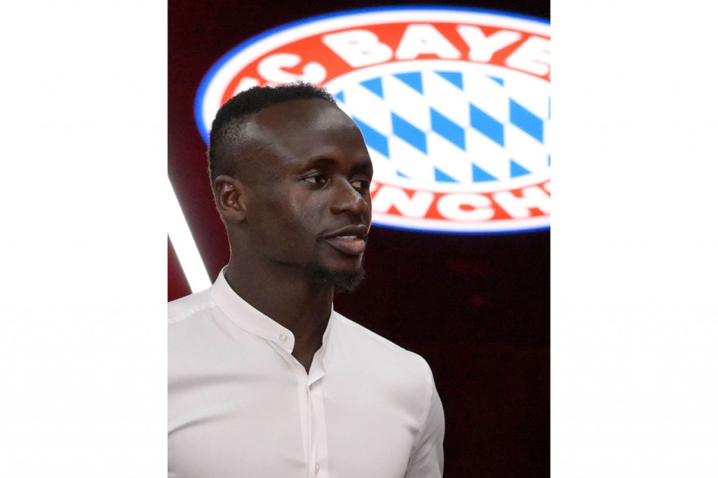 Kontraknya yang tersisa semusim lagi serta keinginannya untuk pindah dari Liverpool memudahkan langkah Bayern untuk merekrutnya. Awalnya, Liverpool meminta uang transfer hingga 42,5 juta Pound.