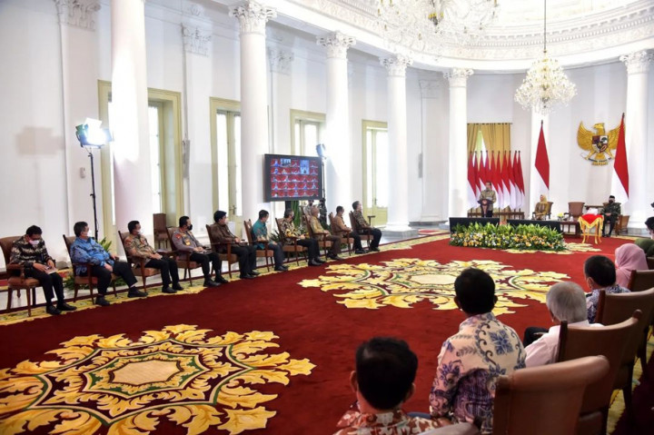 Penyampaian Laporan Hasil Pemeriksaan atas Laporan Keuangan Pemerintah Pusat (LHP LKPP) Tahun 2021 oleh Ketua Badan Pemeriksa Keuangan Isma Yatun kepada Presiden Joko Widodo, di Istana Kepresidenan Bogor, Provinsi Jawa Barat, Kamis, 23 Juni 2022.