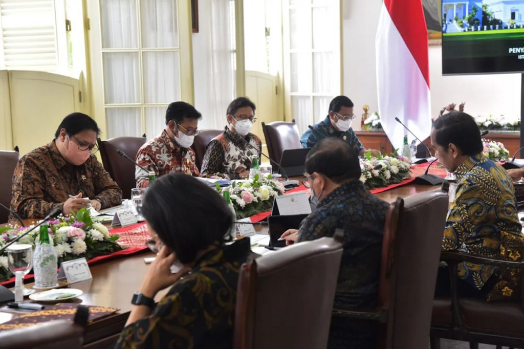Suharyanto pun akan dibantu sejumlah wakil antara lain Dirjen Peternakan Kementan, Dirjen Bangda Kemendagri, Deputi Kemenko Perekonomian serta Asops Kapolri maupun Panglima TNI. Struktur satgas, kata Airlangga, pun akan dibuat sama seperti Satgas Covid-19.