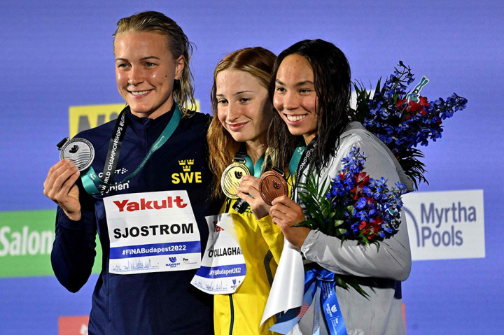 Perenang Australia itu mencatat waktu 52,67 detik, atau unggul 0,13 detik di depan Sjoestroem, sementara Huske hanya tertinggal seperempat detik.