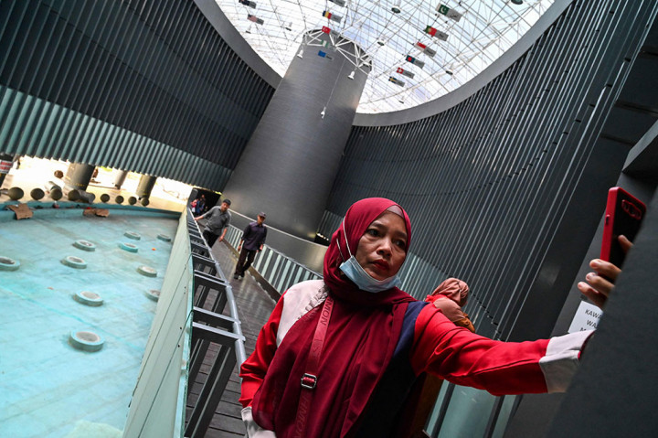 Konsep tersebut divisualisasikan secara digital sehingga pameran tersebut menjadi pameran digital yang baru pertama kali diadakan di Aceh.