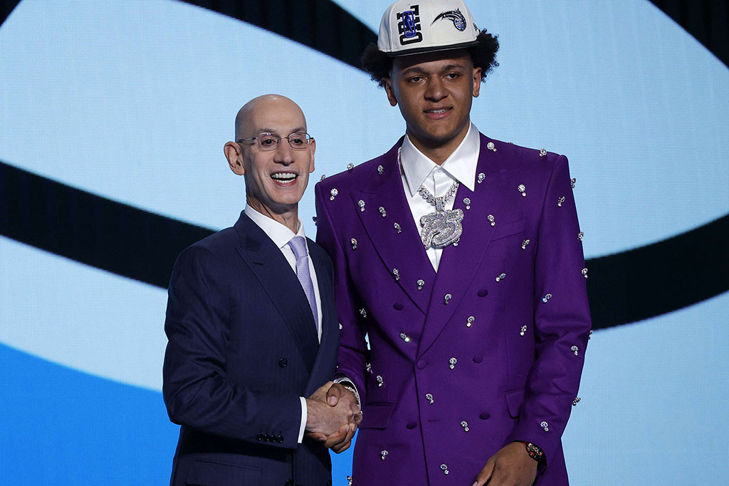 Orlando Magic memakai hak pilih pertama NBA Draft 2022 untuk merekrut Paolo Banchero sebagaimana diumumkan oleh komisioner NBA Adam Silver dalam rangkaian acara yang berlangsung di Barclays Center, New York, Jumat, 24 Juni 2022 WIB.