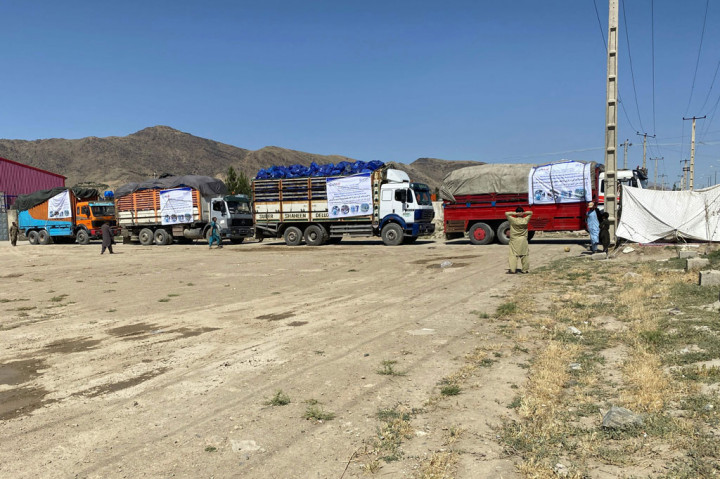 Mohammad Amin Huzaifa, kepala informasi untuk provinsi Paktika, mengatakan hujan lebat dan banjir menghambat upaya untuk menjangkau mereka yang terkena dampak. Komunikasi juga terganggu karena gempa itu merobohkan menara telepon seluler dan kabel listrik.