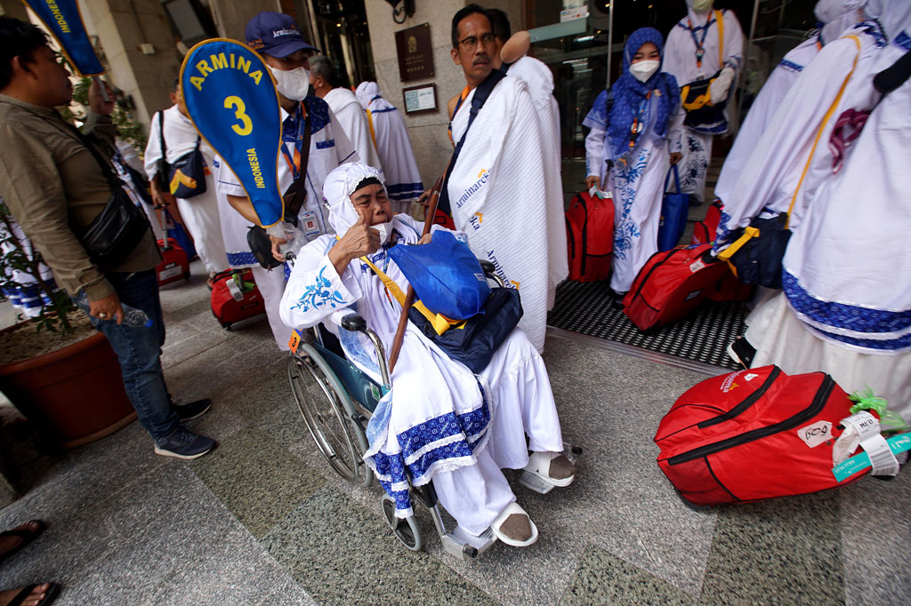 Sebanyak 1206 jemaah haji yang tergabung dalam 23 Penyelenggara Ibadah Haji Khusus (PIHK) berangkat menuju Mekkah untuk menjalankan niat ihram di Miqot, Bir Ali.