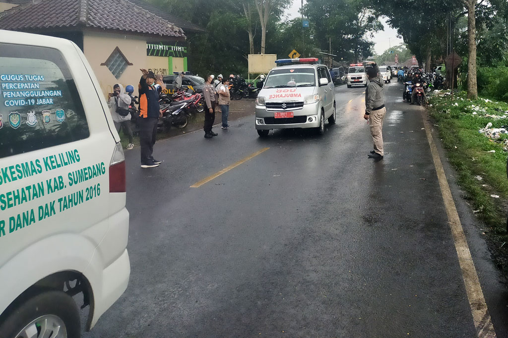 Korban luka-luka dibawa ke Puskesmas Jamania dan Rajapolah, sementara korban meninggal dan luka berat dilarikan ke RSUD dr Soekardjo Tasikmalaya.