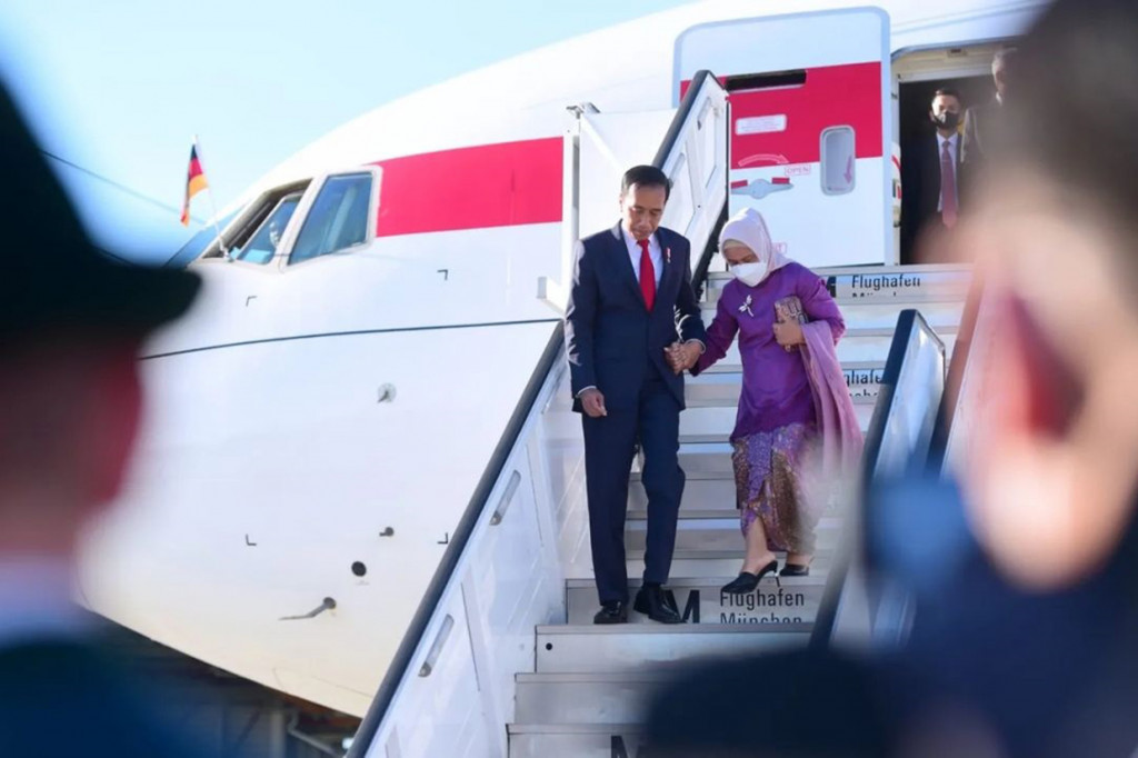 Berdasarkan keterangan dari Biro Pers Sekretariat Presiden, Senin, 27 Juni 2022, Jokowi tiba di Munich sekitar pukul 18.40 waktu setempat, Minggu, 26 Juni 2022. Jokowi yang menumpangi pesawat Garuda Indonesia dengan kode penerbangan GIA-1 mendarat setelah menempuh penerbangan kurang lebih 13 jam.