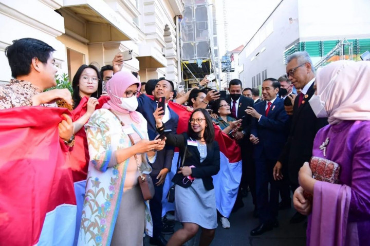 Presiden Joko Widodo dan Ibu Negara Iriana Jokowi tiba di Munich, Jerman. Kedatangan Jokowi disambut warga Indonesia yang ada di Jerman.