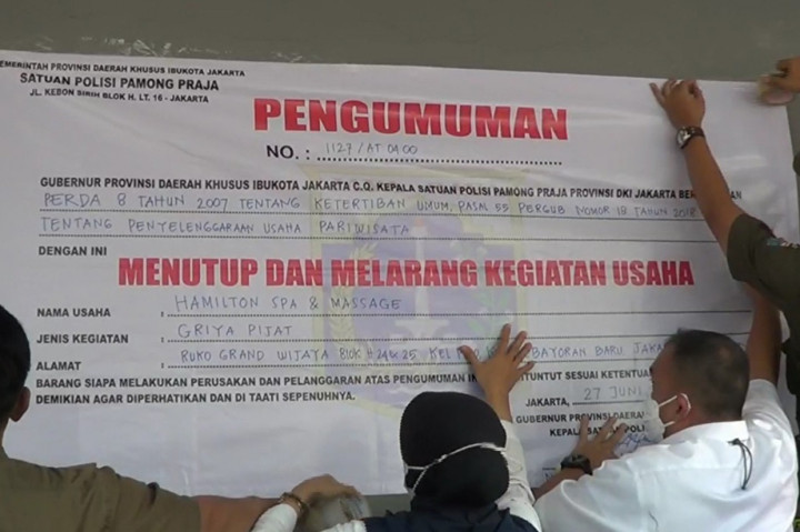 Griya pijat Hamilton atau Hamilton Massage dan Spa telah melaggar Peraturan daerah (Perda) dan Peraturan Gubernur (Pergub) bahkan peratuaran perundang-undangan tentang tempat izin usaha di wilayah DKI Jakarta.