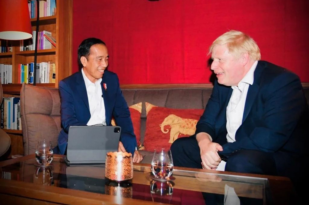 Dalam pertemuan itu, ucap Retno, PM Boris Johnson mengatakan bahwa roadmap untuk kerja sama bilateral sudah ada.