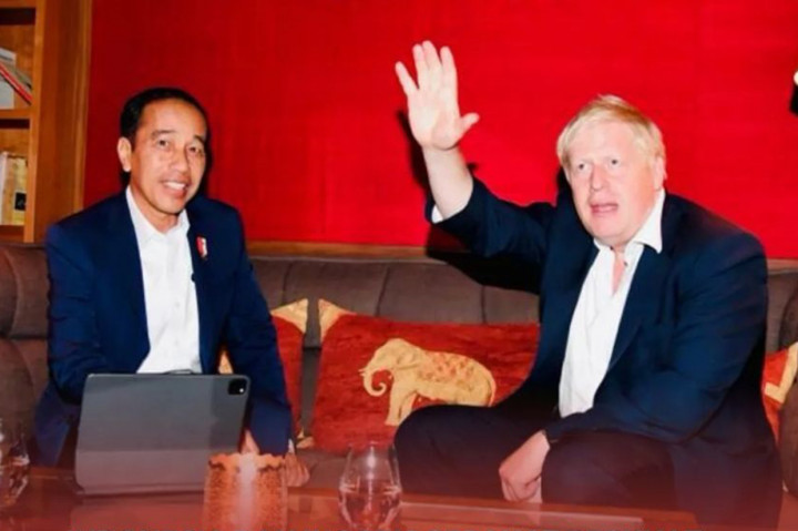 Presiden Joko Widodo bertemu dengan PM Inggris Boris Johnson di sela-sela pelaksanaan G7, di Elmau, Senin 27 Juni 2022.